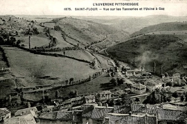 Saint-Flour Fauboug Vue sur les Tanneries et l usine a gaz en 1912