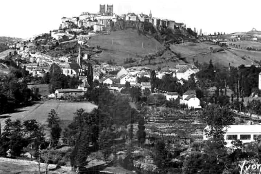 Saint-Flour Fauboug Panorama de la ville basse