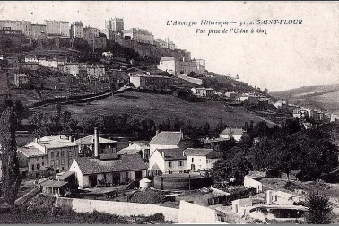 Saint-Flour Fauboug Vue prise de l usine a gaz