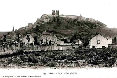 Saint-Flour Fauboug Vue generale vue sur la ville haute