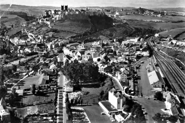 Saint-Flour Fauboug Vue aerienne de la ville basse