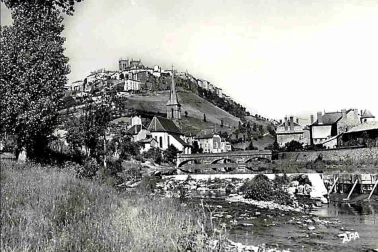 Saint-Flour Fauboug La ville vue du faubourg