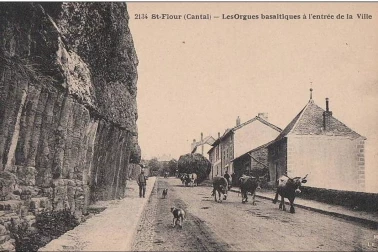 Saint-Flour Les Orgues basaltiques a l entree de la ville