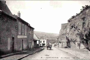 Saint-Flour Les Orgues la montee
