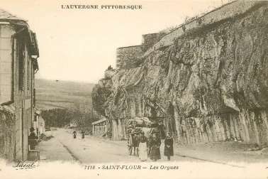 Saint-Flour Les Orgues la montee l auvergne pitoresque