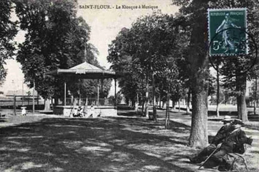 Saint-Flour ville haute - Le kiosque a misique