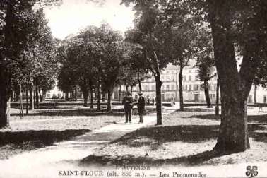 Saint-Flour ville haute - Les promenades L Auvergne