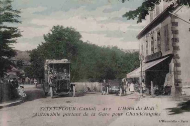 Saint-Flour L hotel du Midi Automobile partant de la gare pour Chaudesaigues