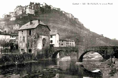 Saint-Flour ville basse Le vieux pont Cantal