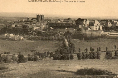 Saint-Flour ville haute - Vue prise du Calvaire Cote Nord Ouest
