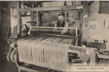 Saint-Flour Tisserand Metier a tisser