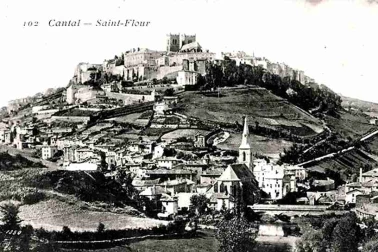 Saint-Flour ville basse Pont neuf Vue generale