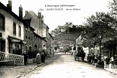 Saint-Flour ville basse Avenue de bellevue Enfants et attelage face a l hotel Delorme