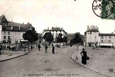 Saint-Flour ville basse Le Faubourg place de la Riviere