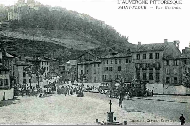 Saint-Flour, ville basse Vue generale du faubourg