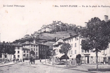 Saint-Flour ville basse Vue de la place du Faubourg