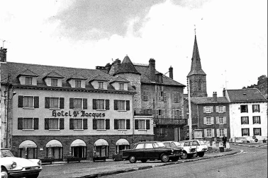 Saint-Flour ville basse L hotel Saint Jacques dans les annees 60
