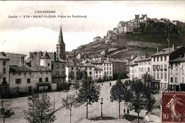 Saint-Flour ville basse Place du Faubourg
