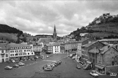 Saint-Flour ville basse Le faubourg dans les annees 60