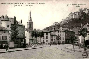 Saint-Flour ville basse La place de la Riviere au faubourg