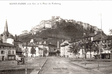 Saint-Flour ville basse Cote Est et la place du faubourg