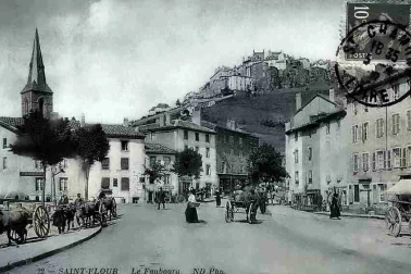 Saint-Flour ville basse Le Faubourg animee