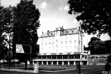 Saint-Flour vile basse Parc de l Hotel du Terminus
