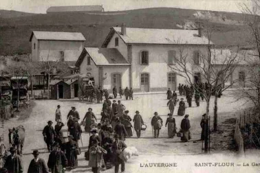 Saint-Flour ville basse La gare Arriver des voyageurs