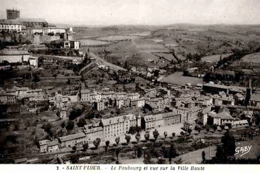 Saint-Flour faubourg Le Faubourg et vue sur la ville haute