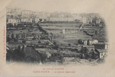 Saint-Flour Le grand Seminaire vue de loin