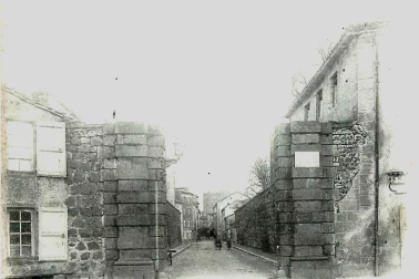 Saint-Flour ville haute - Porte Rebeyre