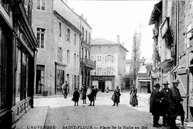 Saint-Flour ville haute - Place de la Halle aux Ble