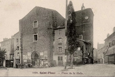 Saint-Flour ville haute - Place de la Halle