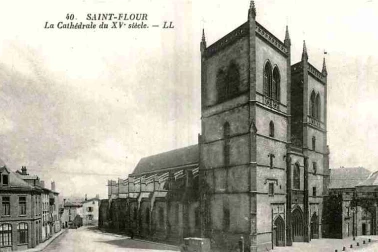 Saint-Flour ville haute - La Cathedrale du XV eme siecle LL