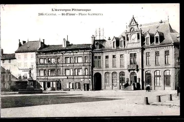 Saint-Flour ville haute - Place Gambetta