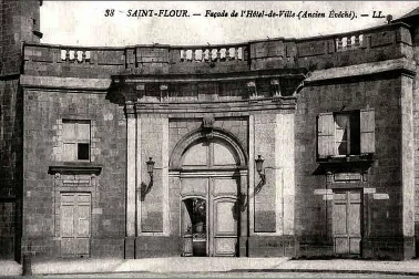 Saint-Flour ville haute - Facade de l hotel de ville Ancien eveche