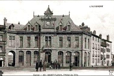 Saint-Flour ville haute - L hotel de ville LL