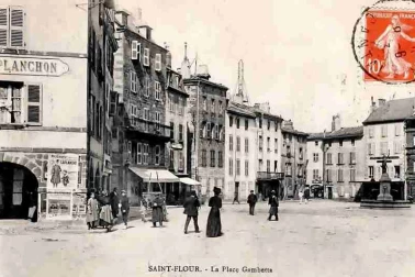 Saint-Flour ville haute - La place Gambetta vers 1910