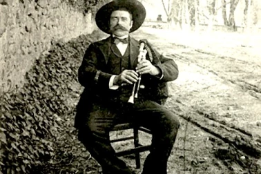 Un joueur de musette