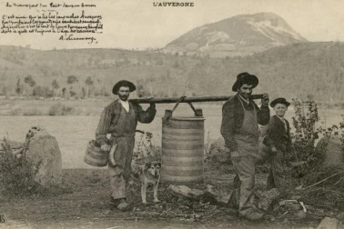 Le transport du lait jusqu au buron