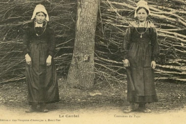 Costume du pays le Cantal au pioupious d Auvergne