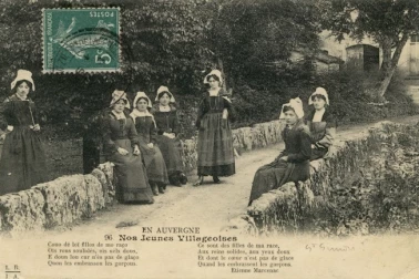 Nos jeune villageoises