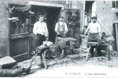 Les sabotiers en Auvergne