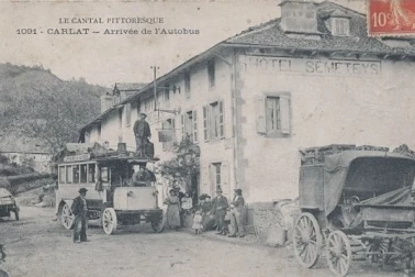Arrivee de l autobus a Carlat