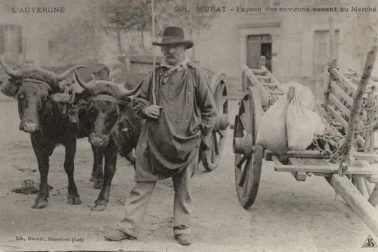 Paysan des environs venant au marche