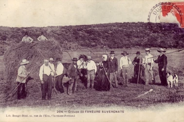 Groupe de faneurs Auvergnats
