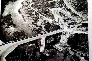 Le Viaduc de Garabit La Truyere et les tournants de la route