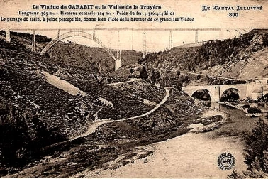 Le Viaduc de Garabit avec la truyere