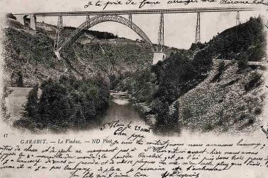 Le Viaduc de Garabit La riviere Truyere