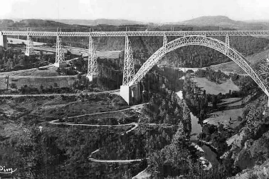 Le Viaduc de Garabit sur la vallee de la Truyere